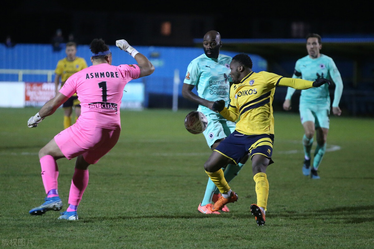 爱游戏官方入口-冲刺阶段体能课后，山东泰山扳平良机备战足总杯，值得警惕，赛程密集仍需轮换的简单介绍