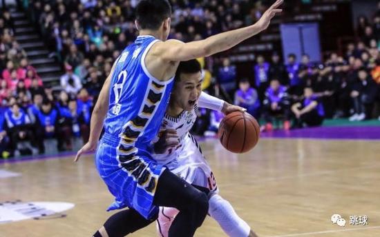 爱游戏官网-包含阿森纳内部会议纪要流出——今晚临场应变；CBA常规赛使命明确；更衣室氛围转暖的词条